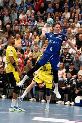 Mex Raguse of HBW Balingen Weilstetten, taking a shot from the 6-meter line, HBW Balingen Weilstetten vs. TVB Stuttgart, GER, Opel 1 Handball Bundesliga, Championship, Matchday 5, 2026–2027 Season, September 18, 2026, Eibner Press Photo: Andreas Ulmer, HBW Balingen Weilstetten vs. TVB Stuttgart, GER, Opel 1 Handball Bundesliga, Championship, Matchday 5, 2026–2027 Season, September 18, 2026, Balingen Copyright: xEibner-Pressefoto AndreasxUlmerx EP_AUR