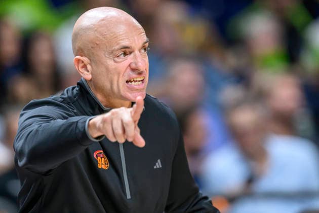 Pictured from left: Rodrigo Pastore, NINERS Chemnitz, coach, sad, depressed, angry, GER, Berlin, basketball, Alba Berlin and the Niners Chemnitz, BBL season opener, opening game, at the UBER Arena, September 18, 2026, Copyright: HMBxMedia UwexKoch