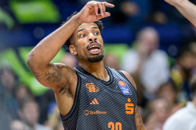 Pictured from left: Urald King, NINERS Chemnitz, 20, GER, Berlin, basketball, Alba Berlin, and the Niners Chemnitz; BBL season opener, opening game, at the UBER Arena, September 18, 2026, Copyright: HMBxMedia UwexKoch