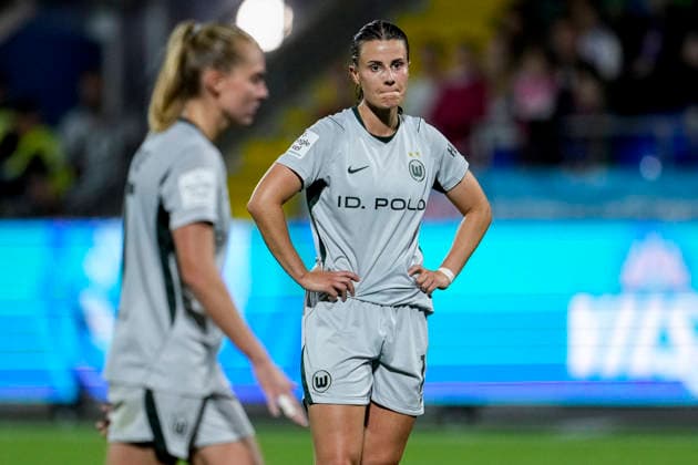 From left: Janina Minge (Wolfsburg), 6, Katharina Piljic (Wolfsburg), 17, VfL Wolfsburg players, disappointed by the loss, disappointment after the final whistle, highlight, losers, lost, frustration, disappointed, pessimistic, September 18, 2026, Sinsheim, Hoffenheim, Germany, soccer, Google Pixel, Women’s Bundesliga, TSG 1899 Hoffenheim, VfL Wolfsburg, DFB and DFL regulations prohibit any use of photographs as image sequences and or quasi-video xozx