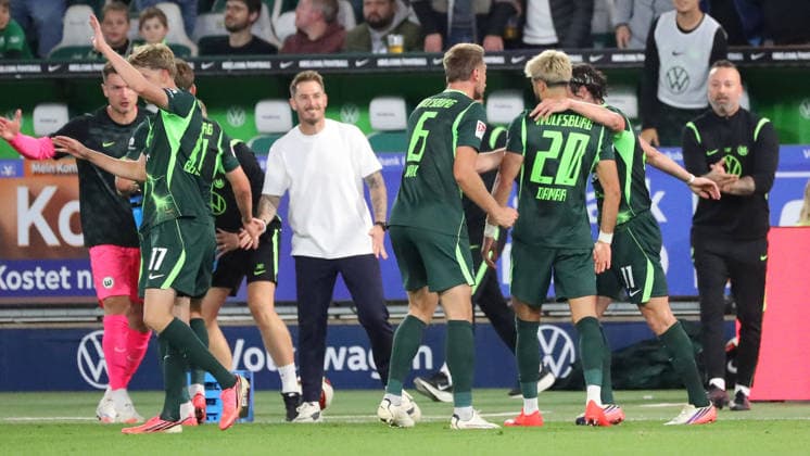 VfL vs. Darmstadt, 2. Bundesliga Wolfsburg, September 18, 2026, Soccer, Men s, 2. Bundesliga, 2026–2027 Season, VfL Wolfsburg vs. SV Darmstadt 98 Muhammed Damar of VfL Wolfsburg celebrates with his teammates after scoring the goal that made it 4–1 DFL DFB REGULATIONS PROHIBIT ANY USE OF PHOTOGRAPHS AS IMAGE SEQUENCES AND OR QUASI-VIDEO Volkswagen Arena, Lower Saxony, Germany