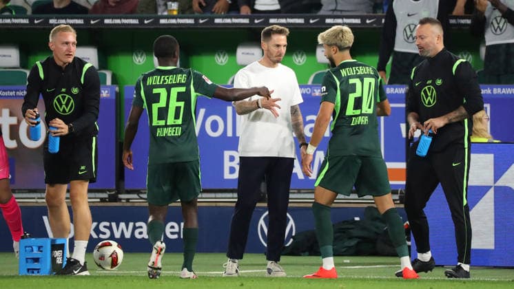 VfL vs. Darmstadt, 2. Bundesliga Wolfsburg, September 18, 2026, Soccer, Men s, 2. Bundesliga, 2026–2027 Season, VfL Wolfsburg vs. SV Darmstadt 98: Muhammed Damar of VfL Wolfsburg celebrates with head coach Tobias Strobl after scoring the goal that made the score 4–1. DFL and DFB regulations prohibit any use of photographs as image sequences and or quasi-video Volkswagen Arena, Lower Saxony, Germany