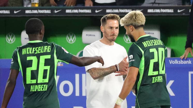 VfL vs. Darmstadt, 2. Bundesliga Wolfsburg, September 18, 2026, Soccer, Men s, 2. Bundesliga, 2026–2027 Season, VfL Wolfsburg vs. SV Darmstadt 98: Muhammed Damar of VfL Wolfsburg celebrates with head coach Tobias Strobl after scoring the goal that made the score 4–1. DFL and DFB regulations prohibit any use of photographs as image sequences and or quasi-video Volkswagen Arena, Lower Saxony, Germany