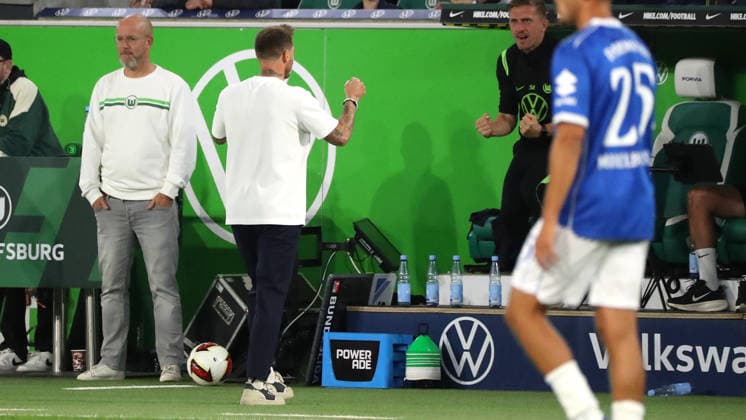 VfL vs. Darmstadt, 2nd Bundesliga Wolfsburg, September 18, 2026, Soccer, Men s, 2nd Bundesliga, 2026–2027 Season, VfL Wolfsburg vs. SV Darmstadt 98: Victory celebration, Head Coach Tobias Strobl, VfL Wolfsburg. DFL and DFB regulations prohibit any use of photographs as image sequences and or quasi-video. Volkswagen Arena, Lower Saxony, Germany