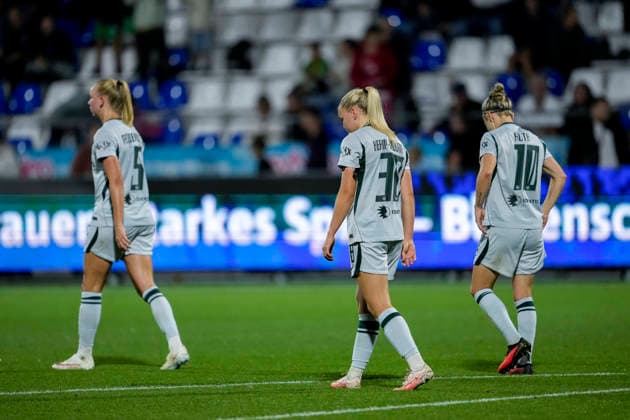 v li Ella Peddemor, Wolfsburg, 5, Anny Kerim Lindland, Wolfsburg, 35, Svenja Huth, Wolfsburg, 10, VfL Wolfsburg players, disappointed by the loss, disappointment after the final whistle, highlight, losers, lost, frustration, disappointed, pessimistic, September 18, 2026, Sinsheim, Hoffenheim, Germany, soccer, Google Pixel Women’s Bundesliga, TSG 1899 Hoffenheim vs. VfL Wolfsburg, DFB and DFL regulations prohibit any use of photographs as image sequences and or quasi-video xozx
