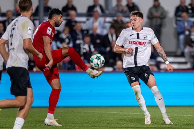 L R Ebrahim Farahnak, FC Wuerzburger Kickers, 28; Tim Heike, SC Verl, 25 (GER); SC Verl vs. FC Wuerzburger Kickers, Soccer, 3rd Division, Matchday 7, 2026–2027 Season, September 18, 2026 DFL regulations prohibit the use of photographs as image sequences and or quasi-video footage GER, SC Verl vs. FC Wuerzburger Kickers, Soccer, 3rd Division, Matchday 7, 2026–2027 season, September 18, 2026, Verl Copyright: xEibner-Pressefoto JanxRollingerx EP_JSK