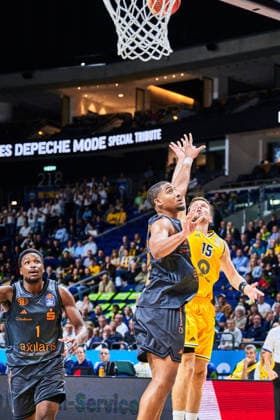 NIGHAEL CEASER, Chemnitz 99, 22, Martin Hermannsson, ALBA BERLIN, 15, GER, ALBA Berlin vs. Chemnitz 99, Men s Basketball, easy Credit BBL, 2026–27 Season, Matchday 1, September 18, 2026 GER, ALBA Berlin vs. Chemnitz 99, Men s Basketball, easyCredit BBL, 2026–27 Season, Matchday 1, September 18, 2026 Berlin Copyright: xClaudiusxRauch,xEibner-Pressefotox xClaudiusxRauchx EP_CRH