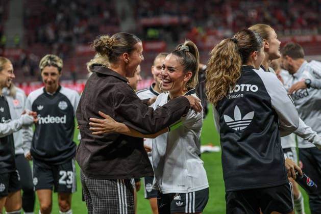 GER, Mainz, FSV Mainz 05 vs. Eintracht Frankfurt, Google Pixel Women s Bundesliga, Soccer, DFB, 2026–2027 Season, MEWA Arena, Matchday 5 in Pictures: Eintracht Frankfurt wins 3–2 and celebrates the victory in front of the fans, Larissa Mühlhaus, Eintracht Frankfurt Women, 47; Ereleta Memeti, Eintracht Frankfurt Women, 7. DFB and DFL regulations prohibit any use of photographs as image sequences and or quasi-video. September 18, 2026 Copyright: HMBxMedia HendrikxHamelau