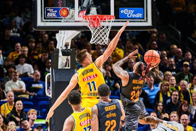 COBE WILLIAMS, Chemnitz 99, 24, Joe Wieskamp, ALBA BERLIN, 11, GER, ALBA Berlin vs. Chemnitz 99, Men s Basketball, easy Credit BBL, 2026–27 Season, Matchday 1, September 18, 2026 GER, ALBA Berlin vs. Chemnitz 99, Men s Basketball, easyCredit BBL, 2026–27 Season, Matchday 1, September 18, 2026 Berlin Copyright: xClaudiusxRauch,xEibner-Pressefotox xClaudiusxRauchx EP_CRH