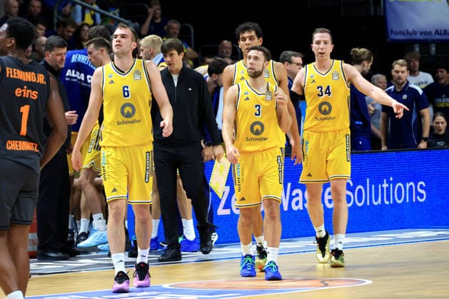 September 18, 2026, Germany, GER, DEU, Basketball, 1st Bundesliga, Day 1, 2026–2027 Season, Berlin, ALBA Berlin vs. Niners Chemnitz, ALBA Roster, JORDAN FORD ALBA Berlin 3, Justin Bean ALBA Berlin 34, MALTE DELOW ALBA Berlin 6, HEAD COACH Pedro Calles ALBA Berlin nordphoto GmbH Engler Berlin Uber Arena State: Germany Copyright: xNordphotox xEnglerx
