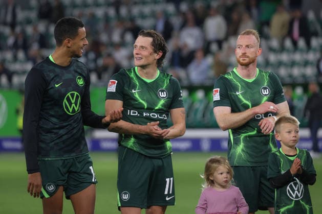 September 18, 2026, xgox, Soccer, 2. Bundesliga, VfL Wolfsburg vs. SV Darmstadt 98: Robert Glatzel (Wolfsburg, 19), Fabian Reese (Wolfsburg, 11), Maximilian Arnold (Wolfsburg, 27) celebrate the victory, Celebrations after the final whistle. DFL and DFB regulations prohibit any use of photographs as image sequences and or quasi-video. Wolfsburg