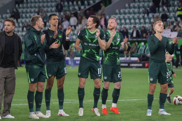 September 18, 2026, xgox, Soccer, 2. Bundesliga, VfL Wolfsburg vs. SV Darmstadt 98, Wolfsburg, Fabian Reese, Wolfsburg, 11 Celebrations after the victory, celebrations at the end of the game. DFL and DFB regulations prohibit any use of photographs as image sequences and or quasi-video. Wolfsburg