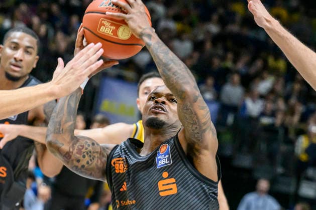Pictured, from left: Cobe Williams, NINERS Chemnitz, 24, GER, Berlin, basketball, Alba Berlin and the Niners Chemnitz, BBL season opener, opening game, at the UBER Arena, September 18, 2026, Copyright: HMBxMedia UwexKoch