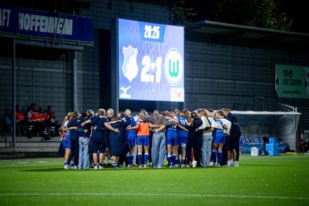 September 18, 2026, GER, Soccer, Women s, Google Pixel 1 Bundesliga, 2026–2027 Season, Matchday 4, TSG 1899 Hoffenheim vs. VfL Wolfsburg. TSG players led by Vanessa Diehm (Hoffenheim), 06, Lisa Doorn (Hoffenheim), 14 in the circle, with the final score—a 2–1 victory—displayed on the LED scoreboard. DFB and DFL regulations prohibit any use of photographs as image sequences and or quasi-video. Hoffenheim, Dietmar Hopp Stadium, Baden-Württemberg, Germany Copyright: xNordphoto Memmlerx