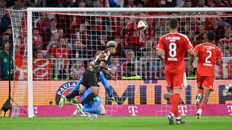 Penalty area play, Goalmouth action, shot on goal, scoring chance, chip shot by Luis Diaz, FC Bayern Munich (FCB) 14 vs. goalkeeper Frederik Roennow, 1. FC Union Berlin (FCU) 01, FC Bayern Munich (FCB) vs. 1. FC Union Berlin (FCU), September 18, 2026, DFL Regulations ProHIBIT ANY USE OF PHOTOGRAPHS AS IMAGE SEQUENCES AND OR QUASI-VIDEO FC Bayern Munich FCB vs. 1. FC Union Berlin FCU