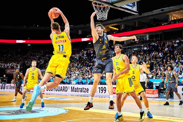 Joe Wieskamp, ALBA BERLIN, 11; Jannis von Seckendorff, Chemnitz 99, 90; Brandon Angel, ALBA BERLIN, 21; Sam Griesel, ALBA BERLIN, 05, GER, ALBA Berlin vs. Chemnitz 99, Men’s Basketball, easy Credit BBL, 2026–27 Season, Matchday 1, September 18, 2026 GER, ALBA Berlin vs. Chemnitz 99, Men’s Basketball, easyCredit BBL, 2026–27 Season, Matchday 1, September 18, 2026 Berlin Copyright: xClaudiusxRauch,xEibner-Pressefotox xClaudiusxRauchx EP_CRH