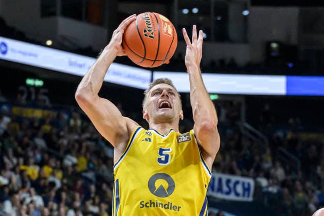 Pictured from left: Samuel Griesel (ALBA), 05, GER, Berlin, basketball, Alba Berlin and the Niners Chemnitz, BBL season opener, opening game, at the UBER Arena, September 18, 2026, Copyright: HMBxMedia UwexKoch