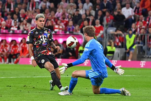 Offside goal by Luis DIAZ (Bayern Munich), action, duel against goalkeeper Frederik ROENNOW (1. FC Union Berlin), penalty area play, soccer, Bundesliga 1, 2026–2027 season, Matchday 4, FC Bayern Munich vs. 1. FC Union Berlin on September 18, 2026, Allianz Arena
