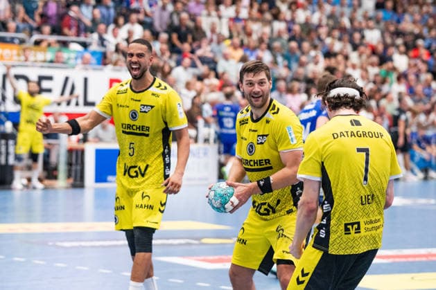 Three celebrating Stuttgart players: Philipp Ahouansou, TVB Stuttgart, 05; Kasper Thorsen Lien, TVB Stuttgart, 07, far right, HBW Balingen Weilstetten vs. TVB Stuttgart, GER, Opel 1 Handball Bundesliga, Championship, Matchday 5, 2026–2027 season, September 18, 2026, Eibner Press Photo: Andreas Ulmer, HBW Balingen Weilstetten vs. TVB Stuttgart, GER, Opel 1 Handball Bundesliga, Championship, Matchday 5, 2026–2027 season, September 18, 2026, Balingen Copyright: xEibner-Pressefoto AndreasxUlmerx EP_AUR