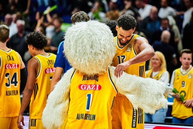 Alba Berlin celebrates victory; Norris Agbakoko ALBA BERLIN, 17, GER, ALBA Berlin vs. Chemnitz 99, Men s Basketball, easy Credit BBL, 2026–27 Season, Matchday 1, September 18, 2026 GER, ALBA Berlin vs. Chemnitz 99, Men’s Basketball, easyCredit BBL, 2026–27 Season, Matchday 1, September 18, 2026 Berlin Copyright: xClaudiusxRauch,xEibner-Pressefotox xClaudiusxRauchx EP_CRH