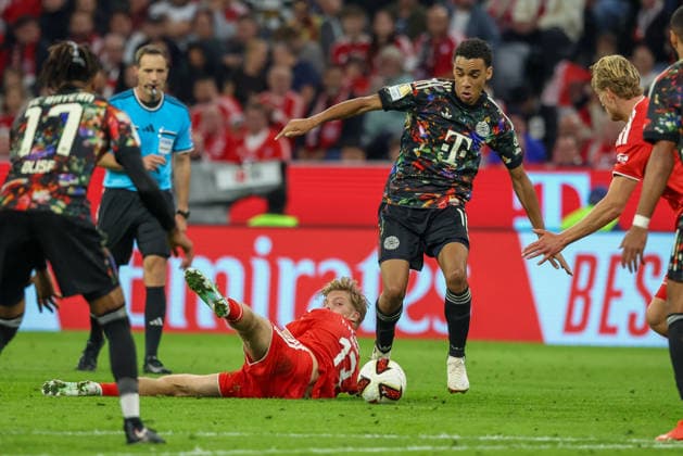 Jamal Musiala, FC Bayern Munich, No. 10, vs. Leopold Querfeld, No. 14, 1. FC Union Berlin, GER, FC Bayern Munich vs. 1. FC Union Berlin, Soccer, Bundesliga, Matchday 4, 2026–2027 Season, September 18, 2026, DFL and DFB regulations prohibit any use of photographs as image sequences and or quasi-video, GER, FC Bayern Munich vs. 1. FC Union Berlin, soccer, Bundesliga, Matchday 4, 2026–2027 season, September 18, 2026, Munich Copyright: xEibner-Pressefoto JennixMaulx EP_JML