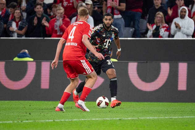 GER, Bavaria, Munich, Soccer, FC Bayern Munich vs. 1. FC Union Berlin, at the Allianz Arena, Munich, Bundesliga, Matchday 4, September 18, 2026, from left: Zeno Van den Bosch, 1. FC Union Berlin, 4; Ismael Saibari, FC Bayern Munich, 34; in attack; tackle. DFL and DFB regulations prohibit any use of photographs as image sequences and or quasi-video, Copyright: HMB-Media MichaelxNibel
