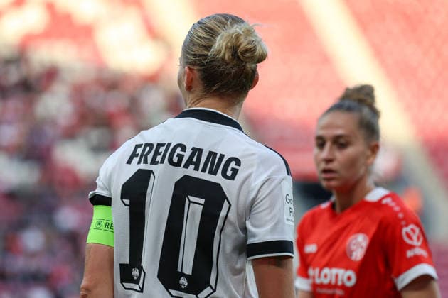 September 18, 2026, xusrbx, Soccer, Google Pixel, Women s Bundesliga, FSV Mainz 05 vs. Eintracht Frankfurt, Laura Freigang (left), Eintracht Frankfurt, 10, with fans in the background, Mainz