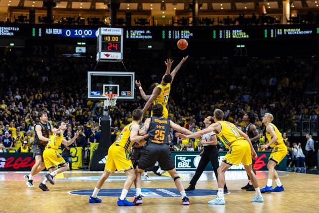 September 18, 2026, GER, BBL easyCredi Basketball Bundesliga Berlin, ALBA Berlin vs. Niners Chemnitz Tip-off, Norris Agbakoko (ALBA Berlin), 17, Nighael Ceaser (Niners Chemnitz), 22, Berlin Uber Arena, Berlin, Germany