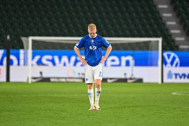 Men s I Women s I 2026–2027 Season I 2. Bundesliga I Matchday 6 I VfL Wolfsburg vs. SV Darmstadt 98 I September 18, 2026 Kai Klefisch 17, SV Darmstadt 98 stands alone and disappointed on the field after the final whistle. Cutout, close-up, portrait, individual photo, single image, body. Wolfsburg, Volkswagen Arena, Lower Saxony, Germany Copyright: xLobeca InesxHähnelx