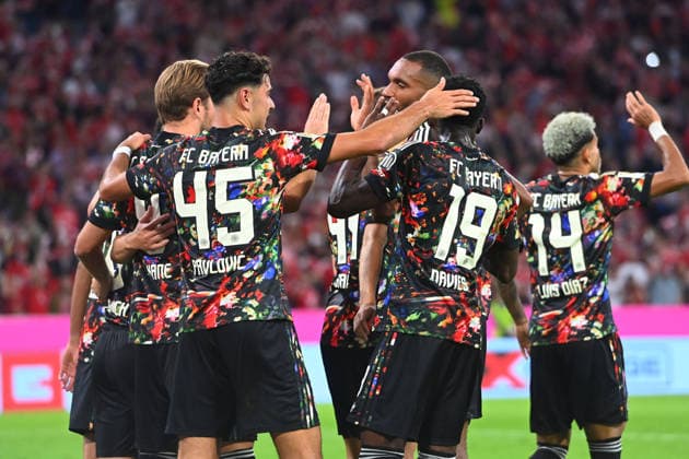Collective goal celebration featuring Harry KANE (Bayern Munich), Aleksandar PAVLOVIC (Bayern Munich), Jonathan TAH, Bayern Munich; Alphonso DAVIES, Bayern Munich; Luis DIAZ, Bayern Munich—celebration, joy, excitement, action—soccer, Bundesliga Season 2026–2027, Matchday 4, Matchday 04, FC Bayern Munich 1–7 FC Union Berlin on September 18, 2026, Allianz Arena