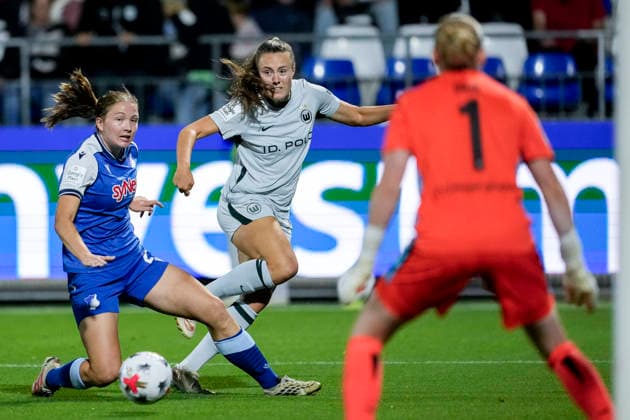 From left: Jonna van de Velde (TSG), 25, Mara Alber (Wolfsburg), 18, Laura Johanna Dick (goalkeeper), TSG, 1, tackle, game scene, duel, tackle, tackling, dynamic, action, in the penalty area, penalty area scene, September 18, 2026, Sinsheim, Hoffenheim, Germany, soccer, Google Pixel Women’s Bundesliga, TSG 1899 Hoffenheim vs. VfL Wolfsburg, DFB and DFL regulations prohibit any use of photographs as image sequences and or quasi-video xozx
