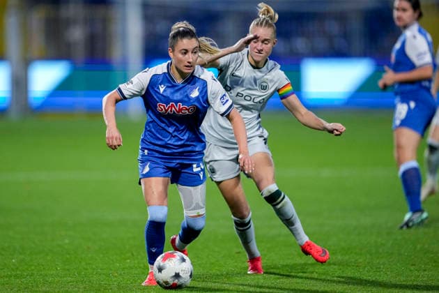 v li Janna Grimm TSG, 26, Janina Minge Wolfsburg, 6, tackle, game scene, duel, tackle, tackling, dynamics, action, 09 18 2026, Sinsheim, Hoffenheim, Germany, soccer, Google Pixel Women’s Bundesliga, TSG 1899 Hoffenheim vs. VfL Wolfsburg, DFB and DFL regulations prohibit any use of photographs as image sequences and or quasi-video xozx