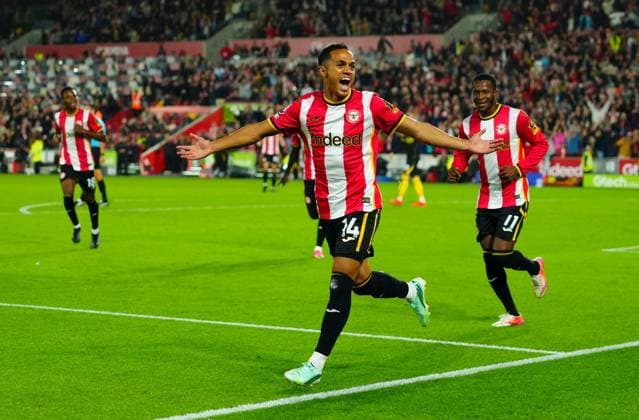Fabio Carvalho of Brentford celebrates scoring a goal after making it 3-0 Brentford v Chelsea, Premier League, Football, Gtech Community Stadium, London, UK - 18 Sep 2026London Gtech Community Stadium United Kingdom EDITORIAL USE ONLY No use with unauthorised audio, video, data, fixture lists, club league logos or live services. Online in-match use limited to 120 images, no video emulation. No use in betting, games or single club league player publications. Copyright: xJavierxGarcia Shutterstockx 17157487aq
