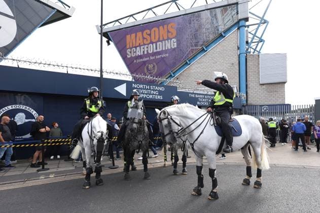 Police presence at the Millwall v West Ham EFL Championship match at The New Den. Millwall v West Ham United, EFL Sky Bet Championship, Football, The Den, London, UK - 19 Sep 2026London The Den United Kingdom EDITORIAL USE ONLY No use with unauthorised audio, video, data, fixture lists, club league logos or live services. Online in-match use limited to 120 images, no video emulation. No use in betting, games or single club league player publications. Paul M Copyright: xPaulxMarriott Shutterstockx 17158320l