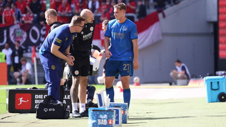 September 19, 2026, xrekx, Soccer 2. Bundesliga, 1. FC Kaiserslautern vs. Eintracht Braunschweig, Jan Urbich (Eintracht Braunschweig) injured, injury, pain, pains, injured, injury, pain, DFL DFB REGULATIONS PROHIBIT ANY USE OF PHOTOGRAPHS AS IMAGE SEQUENCES AND OR QUASI-VIDEO Kaiserslautern