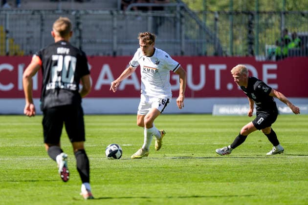 From left: Alexander Kopf (Ulm), 20, captain; Max Christiansen (SVS), 26; Per Lockl (Ulm), 8; action, game play, September 19, 2026, Sandhausen, Germany, soccer, Regionalliga Südwest, SV Sandhausen vs. SSV Ulm 1846 xozx