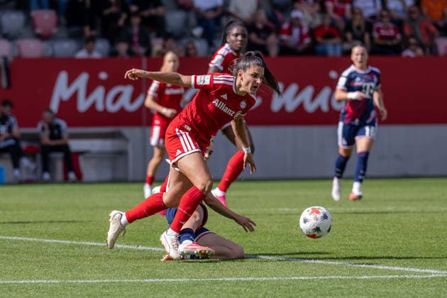 Battle for the Ball: Tackle between Carolin Elsen of 1. FC Köln, 20, and Jovana Damnjanovic of FC Bayern Munich Women, 09 GER, FC Bayern Munich Women vs. 1 FC Cologne, soccer, Google Pixel Women’s Bundesliga, Matchday 5, 2026–2027 season, September 19, 2026. DFL and DFB regulations prohibit any use of photographs as image sequences and or quasi-video. Photo: HMB Media, Heike Feiner Copyright: HMBxMedia HeikexFeiner