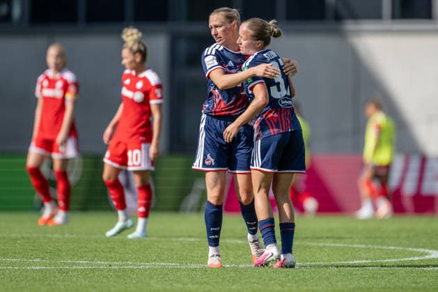 Pauline Bremer (1. FC Köln, 09) celebrates with Beke Sterner (1. FC Köln, 37) after her goal to make it 3–2, GER, FC Bayern Munich Women vs. 1. FC Köln, Soccer, Google Pixel Women’s Bundesliga, Matchday 5, 2026–2027 season, September 19, 2026 DFL DFB regulations prohibit any use of photographs as image sequences and or quasi-video. Photo: HMB Media, Heike Feiner Copyright: HMBxMedia HeikexFeiner