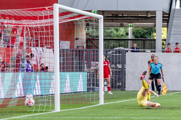 Lisa Schmitz, goalkeeper for 1. FC Köln, 01, concedes the goal that makes the score 4–2 on a penalty kick by Alara Sehitler of FC Bayern Munich Women, 14 (not shown in the picture), GER, FC Bayern Munich Women vs. 1 FC Cologne, Soccer, Google Pixel Women’s Bundesliga, Matchday 5, 2026–2027 Season, September 19, 2026. DFL and DFB regulations prohibit any use of photographs as image sequences and or quasi-video. Photo: HMB Media, Heike Feiner Copyright: HMBxMedia HeikexFeiner