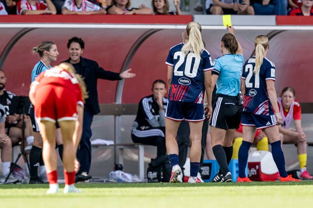 Selina Menzel, the referee, issued a yellow card to the Cologne bench, presumably to head coach Britta Carlson, 1. FC Cologne (GER), FC Bayern Munich Women vs. 1. FC Cologne, Soccer, Google Pixel Women’s Bundesliga, Matchday 5, 2026–2027 Season, September 19, 2026 DFL DFB regulations prohibit any use of photographs as image sequences and or quasi-video. Photo: HMB Media, Heike Feiner Copyright: HMBxMedia HeikexFeiner