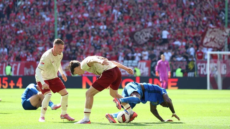 September 19, 2026, xrekx, Soccer, 2. Bundesliga, 1. FC Kaiserslautern vs. Eintracht Braunschweig: Marlon Ritter (1. FC Kaiserslautern), Leon Robinson (1. FC Kaiserslautern), Aaron Opoku (Eintracht Braunschweig), tackle, action, battle for the ball DFL DFB REGULATIONS PROHIBIT ANY USE OF PHOTOGRAPHS as IMAGE SEQUENCES and or QUASI-VIDEO Kaiserslautern