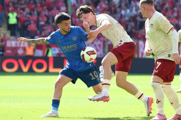 September 19, 2026, xrekx, Soccer, 2. Bundesliga, 1. FC Kaiserslautern vs. Eintracht Braunschweig, left: Samuele Di Benedetto (Eintracht Braunschweig), right: Leon Robinson (1. FC Kaiserslautern), tackle, action, battle for the ball DFL DFB REGULATIONS PROHIBIT ANY USE OF PHOTOGRAPHS as IMAGE SEQUENCES and or QUASI-VIDEO Kaiserslautern