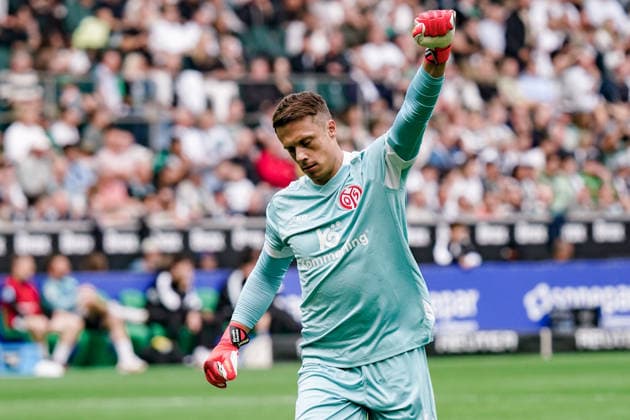 Germany Soccer Season 2026–2027, Bundesliga 1, Matchday 4, Borussia Mönchengladbach vs. 1. FSV Mainz 05 at Borussia Park, Mönchengladbach; Alexander Schwollow, 1. FSV Mainz 05, 1 goal and goal celebration for the 1–1 tie, goal, goal celebration, cheering, joy, emotions, Mönchengladbach, ista, Borussia Park, Germany Copyright: xBennetxLongx