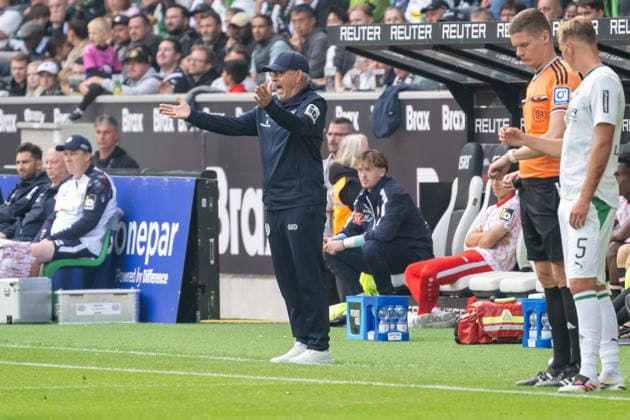 Urs Fischer, 1. FSV Mainz 05 coach, is not satisfied. Borussia Mönchengladbach vs. 1. FSV Mainz 05, Soccer, Bundesliga 1, Matchday 4, 2026–2027 season, September 19, 2026 DFL DFB regulations prohibit any use of photographs as image sequences and or quasi-video Borussia Mönchengladbach vs. 1. FSV Mainz 05, soccer, Bundesliga 1, Matchday 4, 2026–2027 season, September 19, 2026, Mönchengladbach Copyright: xEibner-Pressefoto ThomasxHaeslerx EP_THR