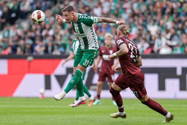 v li Marco Friedl, SV Werder Bremen, 32, heading the ball; action; game scene; Marius Wolf, FC Augsburg, 27, DFL REGULATIONS PROHIBIT ANY USE OF PHOTOGRAPHS AS STILL IMAGES AND OR VIDEO-LIKE PHOTO SEQUENCES DFL REGULATIONS PROHIBIT ANY USE OF PHOTOGRAPHS AS IMAGE SEQUENCES AND OR VIDEO-LIKE PHOTO SERIES, September 19, 2026, Bremen, Germany, Soccer, Bundesliga, SV Werder Bremen, FC Augsburg xobx