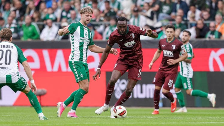 From left: Niclas Füllkrug (SV Werder Bremen), 10, and Chrislain Matsima (FC Augsburg), 5, in a one-on-one battle, duel, dynamic moment, action, game scene, DFL REGULATIONS PROHIBIT ANY USE OF PHOTOGRAPHS AS SEQUENCE IMAGES AND OR VIDEO-LIKE PHOTO SEQUENCES DFL REGULATIONS PROHIBIT ANY USE OF PHOTOGRAPHS AS IMAGE SEQUENCES AND OR QUASI-VIDEO, September 19, 2026, Bremen, Germany, soccer, Bundesliga, SV Werder Bremen vs. FC Augsburg xobx