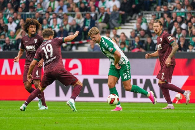 Niklas Füllkrug, Werder Bremen, 10; Robin Fellhauer, FC Augsburg, 19; German Soccer, Bundesliga, 2026–27 Season, Matchday 4, September 19, 2026, Werder Bremen vs. FC Augsburg, Weserstadion, Bremen Copyright: xLeonxFrickx