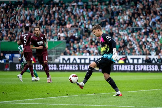 September 19, 2026, GER, Soccer, Men s, 1st Bundesliga, 2026–2027 Season, Matchday 4, SV Werder Bremen vs. FC Augsburg, Finn Dahmen (FC Augsburg), 01 on the ball. DFB and DFL regulations prohibit any use of photographs as image sequences and or quasi-video. Bremen Weserstadion, Bremen, Germany Copyright: xNordphoto Memmlerx