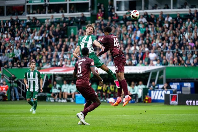 September 19, 2026, GER, Soccer, Men s, 1st Bundesliga, 2026–2027 season, Matchday 4, SV Werder Bremen vs. FC Augsburg: Niclas Füllkrug (Werder Bremen, No. 10) heading the ball in a duel with Noahkai Banks (FC Augsburg, No. 40), with Chrislain Matsima (FC Augsburg) in the foreground, 05 DFB and DFL regulations prohibit any use of photographs as image sequences and or quasi-video at the Weserstadion in Bremen, Germany Copyright: xNordphoto Memmlerx