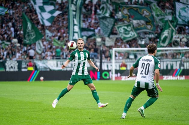 September 19, 2026, GER, Soccer, Men s, 1st Bundesliga, 2026–2027 Season, Matchday 4, SV Werder Bremen vs. FC Augsburg, Amos Pieper (Werder Bremen), 05 on the ball. DFB and DFL regulations prohibit any use of photographs as image sequences and or quasi-video. Bremen Weserstadion, Bremen, Germany Copyright: xNordphoto Memmlerx